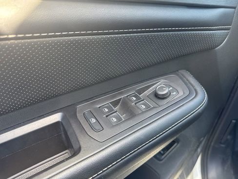 Used 2024 Volkswagen Atlas Cross Sport SE image 5