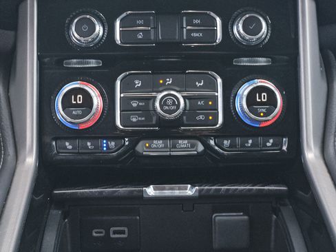 Used 2024 GMC Yukon XL Denali RWD image 16