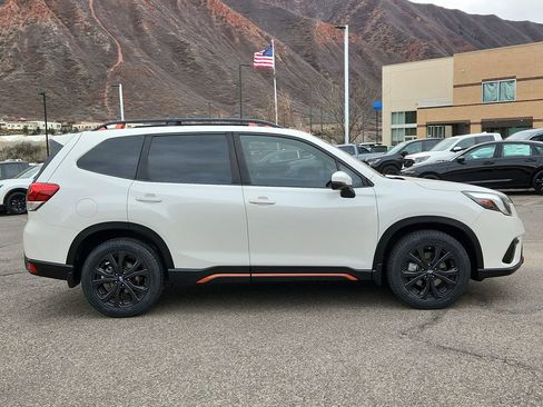 Used 2023 Subaru Forester Sport image 2