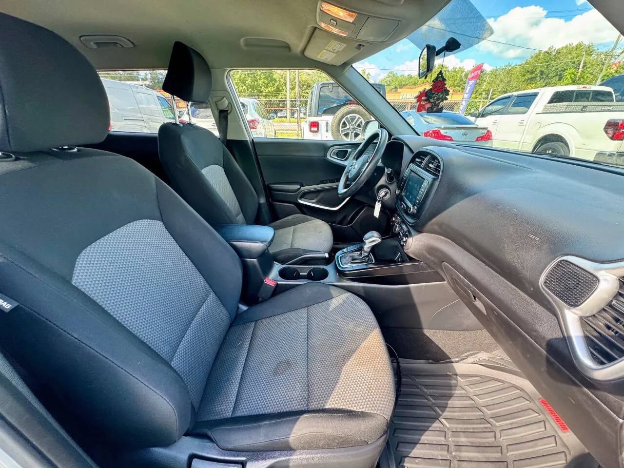 Used 2020 Kia Soul LX FWD image 16