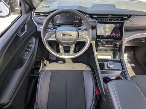 New 2025 Jeep Grand Cherokee L Altitude image 27