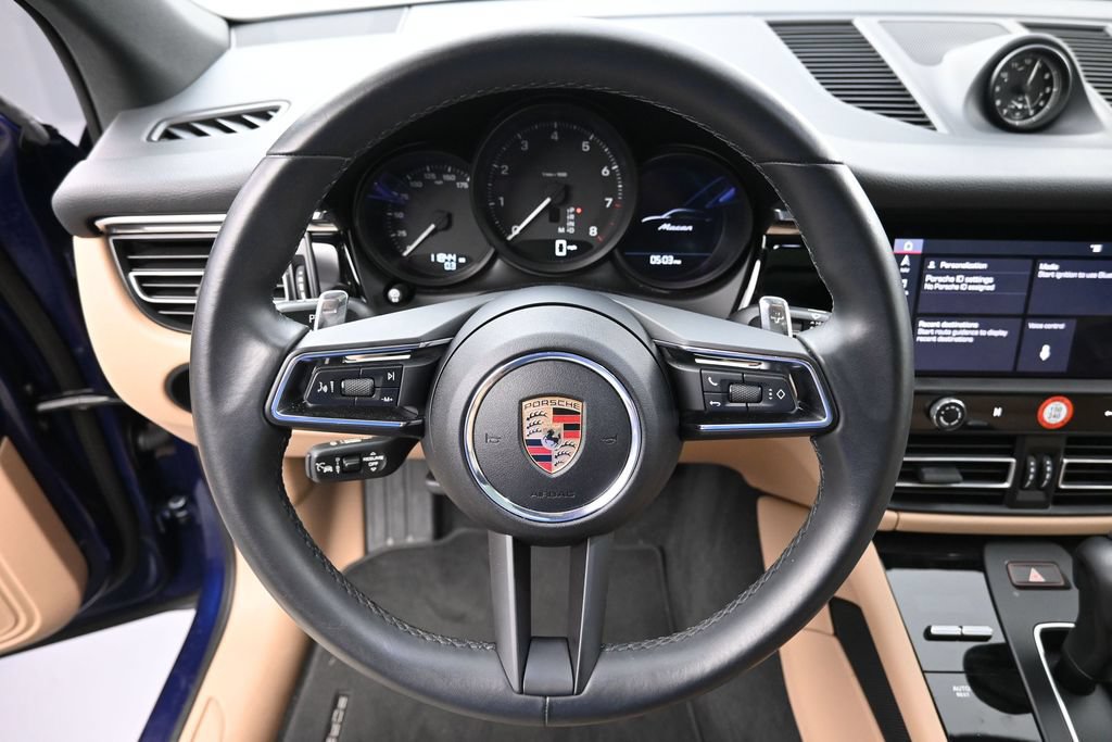 Certified 2025 Porsche Macan AWD/4WD image 12