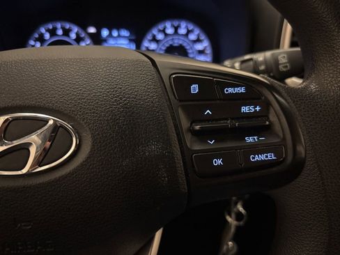 Used 2020 Hyundai Venue SEL image 16