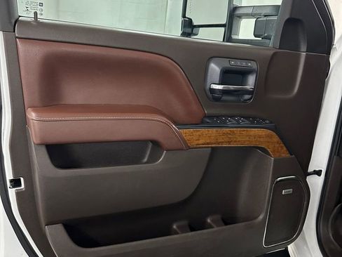 Used 2015 Chevrolet Silverado 2500 High Country w/ High Country Premium Package AWD/4WD image 8