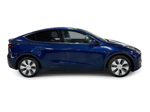 Certified 2023 Tesla Model Y Long Range AWD/4WD image 7