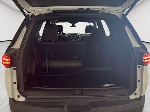 Used 2023 Chevrolet Traverse LT FWD image 11