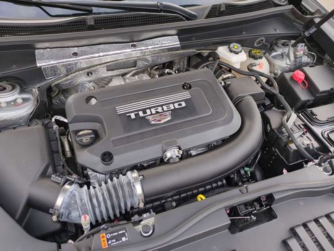 Used 2025 Cadillac XT4 Premium Luxury image 30