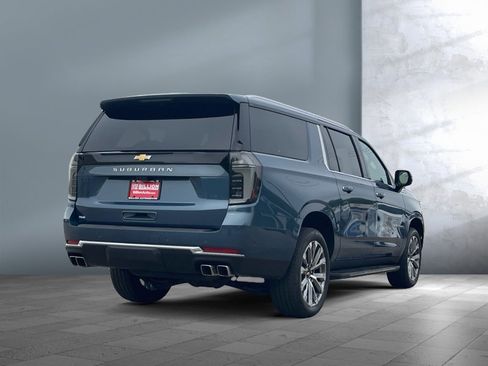 Used 2025 Chevrolet Suburban High Country AWD/4WD image 6