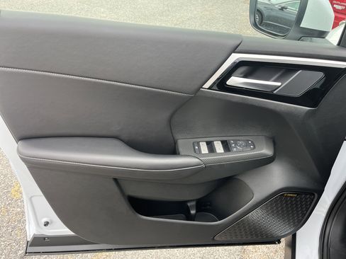 New 2025 Mitsubishi Outlander SE image 4