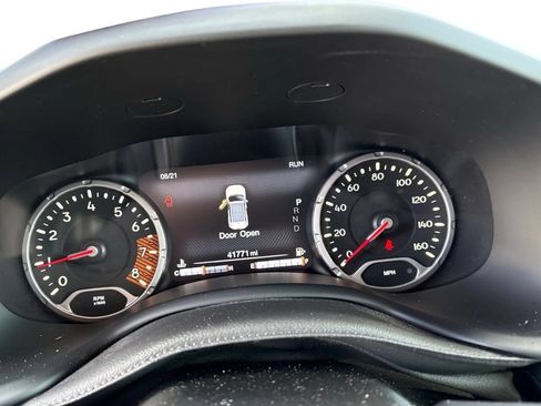 Used 2021 Jeep Renegade Latitude w/ Luxury Group II AWD/4WD image 9