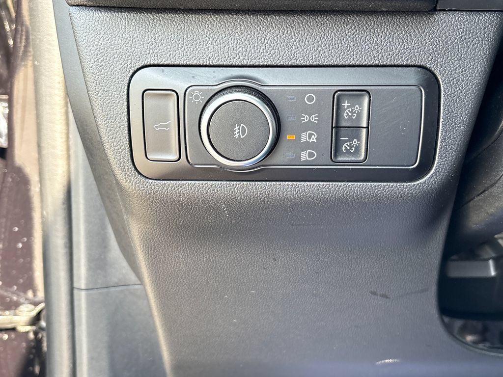 Used 2025 Ford Escape ST-Line Select AWD/4WD image 39