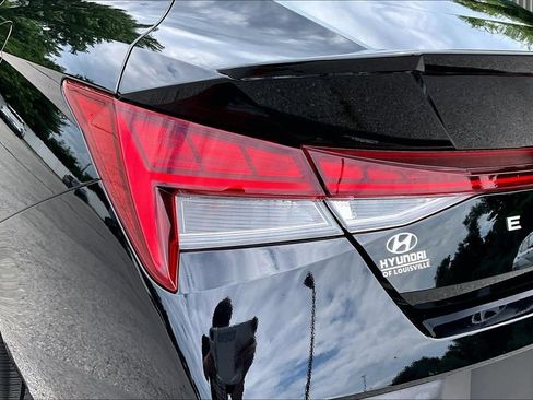 Certified 2025 Hyundai Elantra SEL FWD image 31