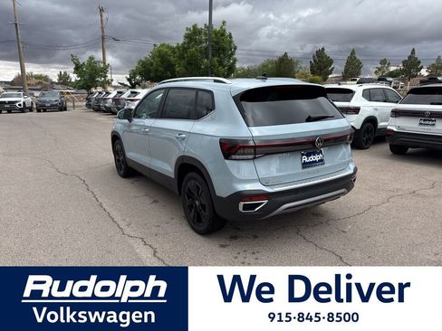 New 2026 Volkswagen Taos SE FWD image 3