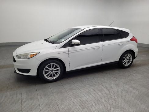 Used 2017 Ford Focus SE FWD image 2