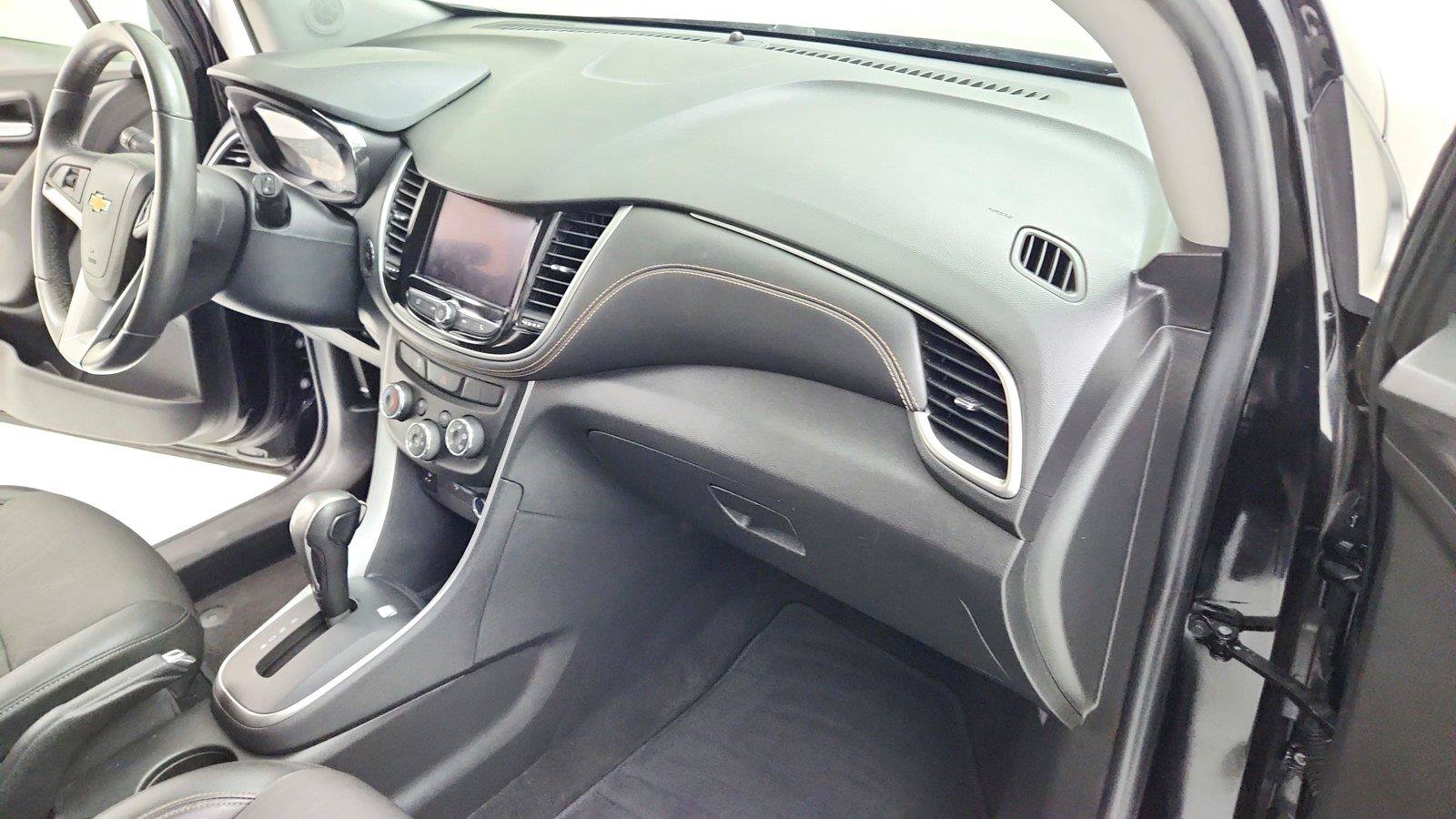 Used 2022 Chevrolet Trax LT w/ LT Convenience Package AWD/4WD image 22