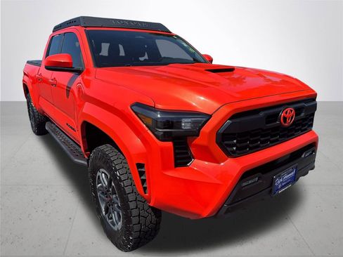 Used 2024 Toyota Tacoma TRD Sport AWD/4WD image 5