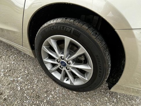 Used 2017 Ford Fusion SE w/ Fusion SE Technology Package FWD image 23