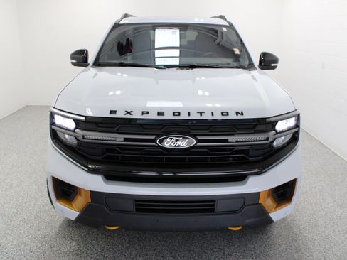 Used 2025 Ford Expedition Tremor AWD/4WD image 3