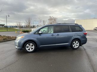 Used 2017 Toyota Sienna LE video 2