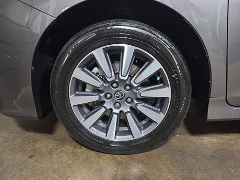 Used 2018 Toyota Sienna XLE Premium image 30