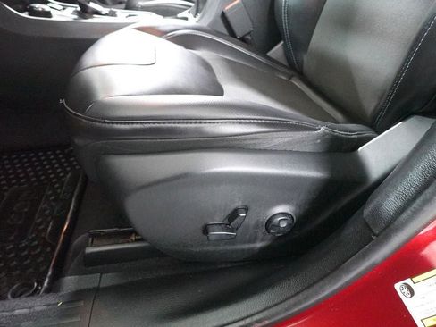 Used 2019 Jeep Cherokee Latitude Plus w/ Cold Weather Group image 11