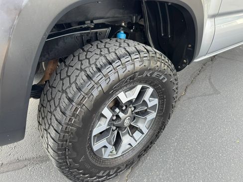 Used 2018 Toyota Tacoma TRD Off-Road AWD/4WD image 13