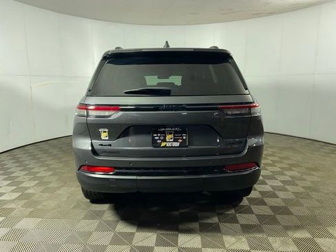 Used 2025 Jeep Grand Cherokee Limited w/ Black Appearance Package AWD/4WD image 5