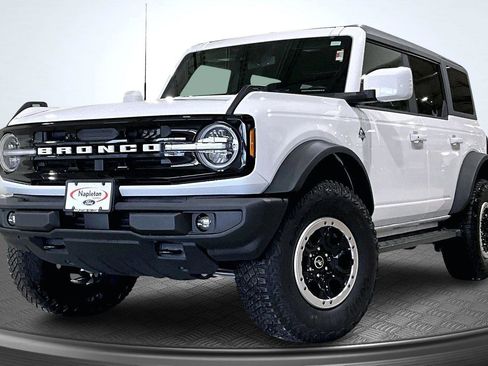 Used 2024 Ford Bronco Outer Banks w/ Sasquatch Package image 1