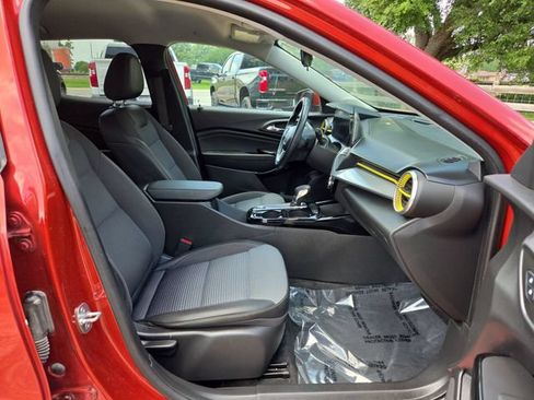 Used 2024 Chevrolet Trax LT w/ Driver Confidence Package FWD image 27