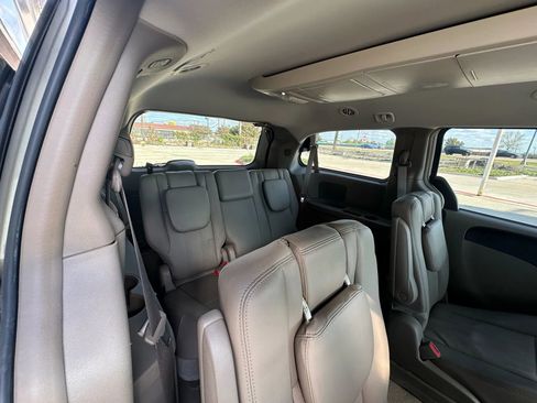 Used 2012 Chrysler Town & Country Touring w/ Entertainment Group #1 image 21