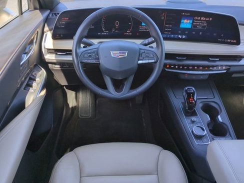 Used 2024 Cadillac XT4 Premium Luxury FWD image 17