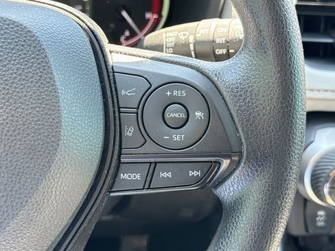 Used 2025 Toyota RAV4 XLE FWD image 28