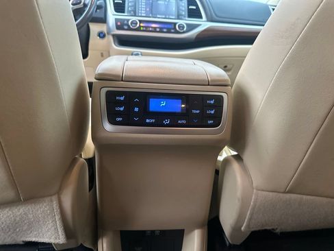 Used 2018 Toyota Highlander Limited Platinum AWD/4WD image 15