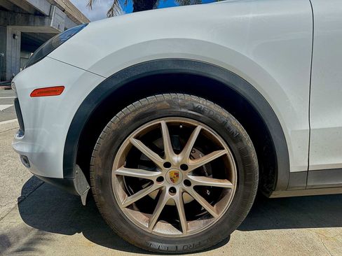 Used 2020 Porsche Cayenne AWD/4WD image 18