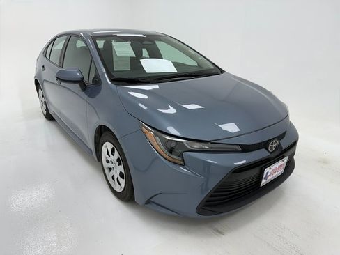 Used 2023 Toyota Corolla LE image 2