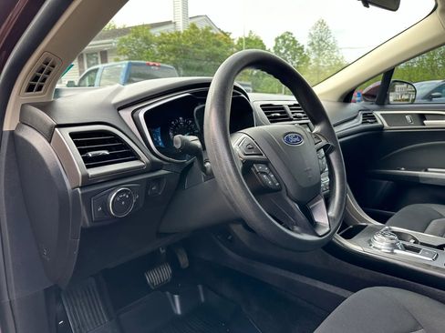Used 2018 Ford Fusion SE FWD image 10