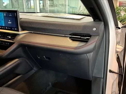 Used 2025 Ford Explorer ST-Line image 18