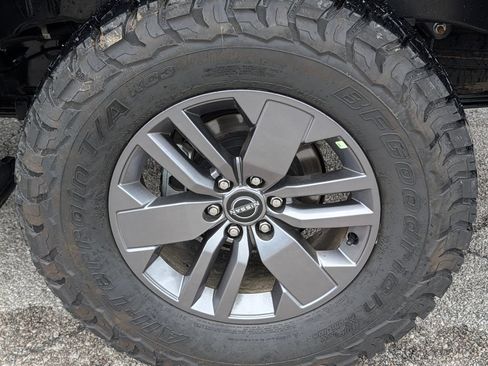 Used 2026 Nissan Frontier SV AWD/4WD image 9