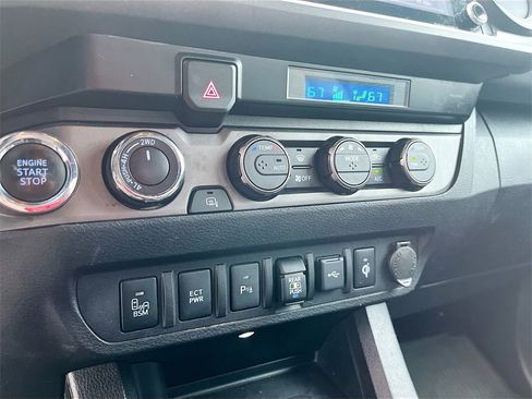 Used 2021 Toyota Tacoma TRD Off-Road w/ Technology Package image 15