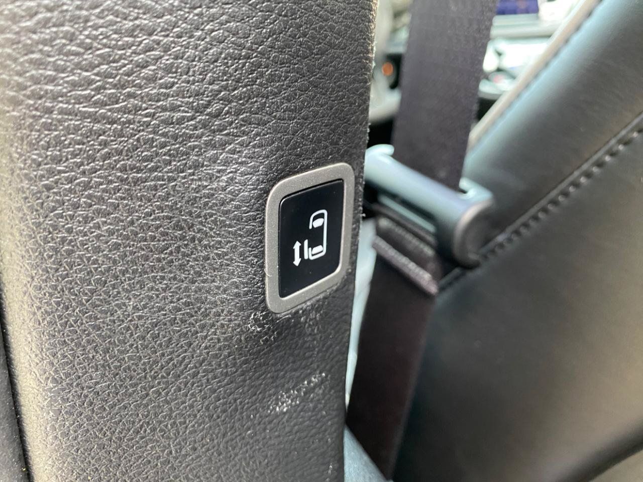 Used 2025 Chrysler Pacifica Limited FWD image 38