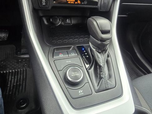 Certified 2022 Toyota RAV4 LE AWD/4WD image 20