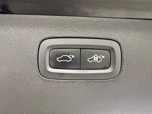 Used 2018 Volvo XC90 T6 Momentum w/ Convenience Package AWD/4WD image 28
