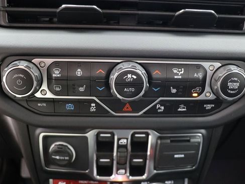 Used 2024 Jeep Wrangler Unlimited Rubicon 4xe image 25