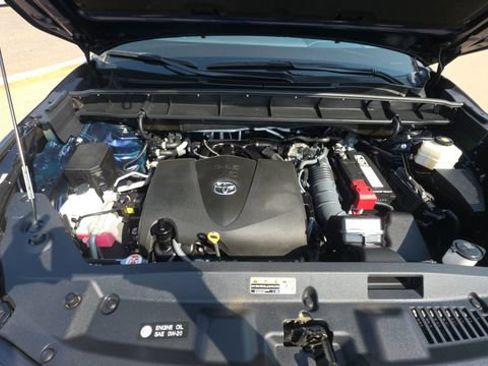 Used 2022 Toyota Highlander XLE AWD/4WD image 33