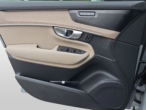New 2026 Volvo XC90 B6 Plus w/ Protection Package Premier image 38