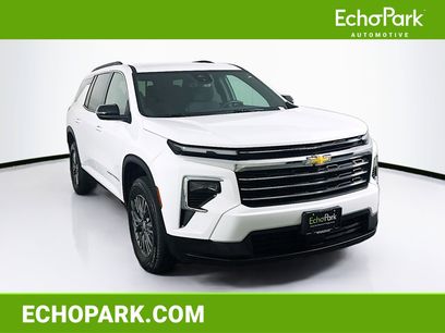 Used 2025 Chevrolet Traverse LT