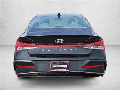 New 2026 Hyundai Elantra SEL Sport FWD image 8