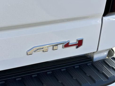 Used 2025 GMC Sierra 1500 AT4 image 31