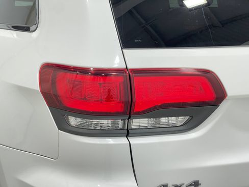 Used 2019 Jeep Grand Cherokee Trailhawk AWD/4WD image 34