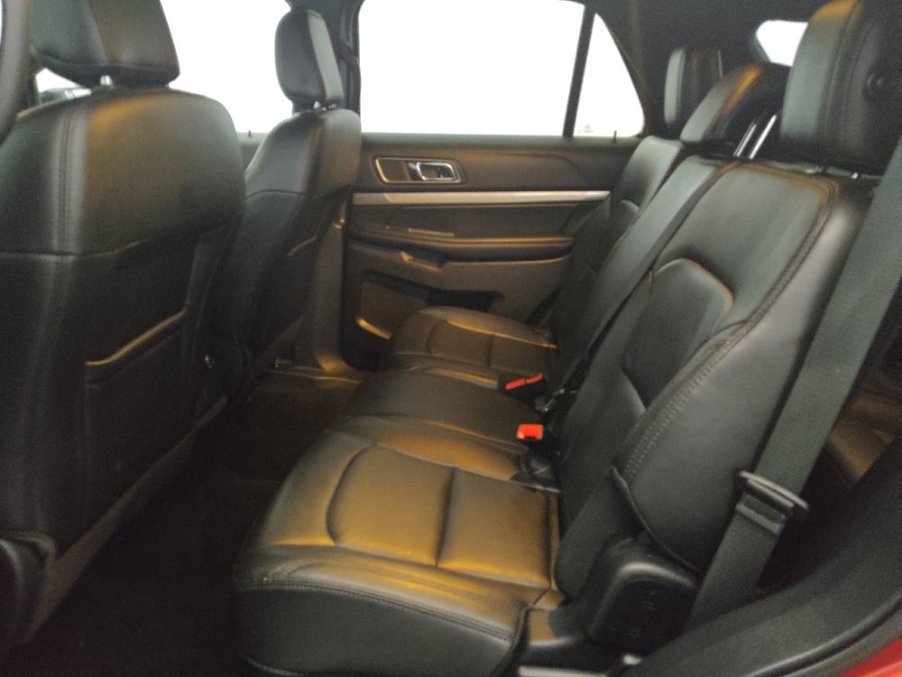 Used 2018 Ford Explorer XLT w/ Equipment Group 202A AWD/4WD image 18